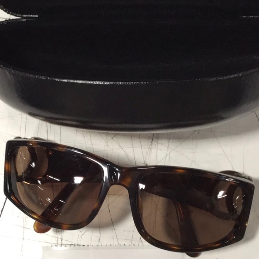Authentic Vintage CHANEL Brown Tortoise sunglasses